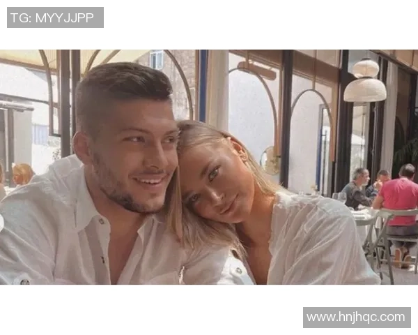 国足球星太太的时尚之路与家庭背后的默默付出揭秘 国足球星太太的时尚之路与家庭背后的默默付出揭秘