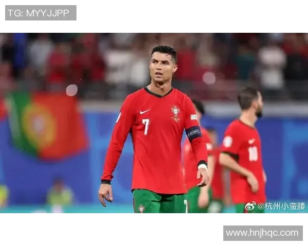 球星闪耀赛场风采，足球世界英雄汇聚一图展示