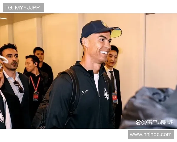 足球球星以行动诠释赤子之心展现体育精神与爱国力量